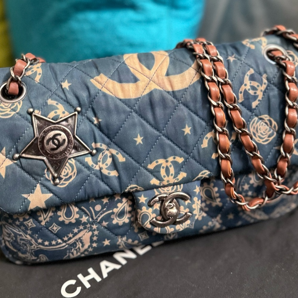 πSOLDπCHANEL β13-β14 Paris Dallas Metiers D'art BANDANA Flap Bag - Picture 3 of 16